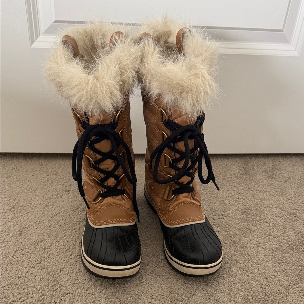 Sorel Tan and Black Joan of Arctic Winter Boots 5.5